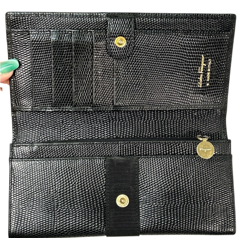 Salvatore Ferragamo Vara Bow Continental Wallet Retail $899.00 with COA - Picture 3 of 9